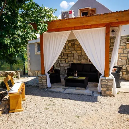 Mala Kuca Promina Seline Ferienhaus