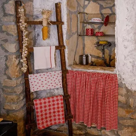 Mala Kuca Promina Seline Ferienhaus *